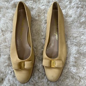 Salvatore Ferragamo Boutique Leather Ballet Flats With A Bow